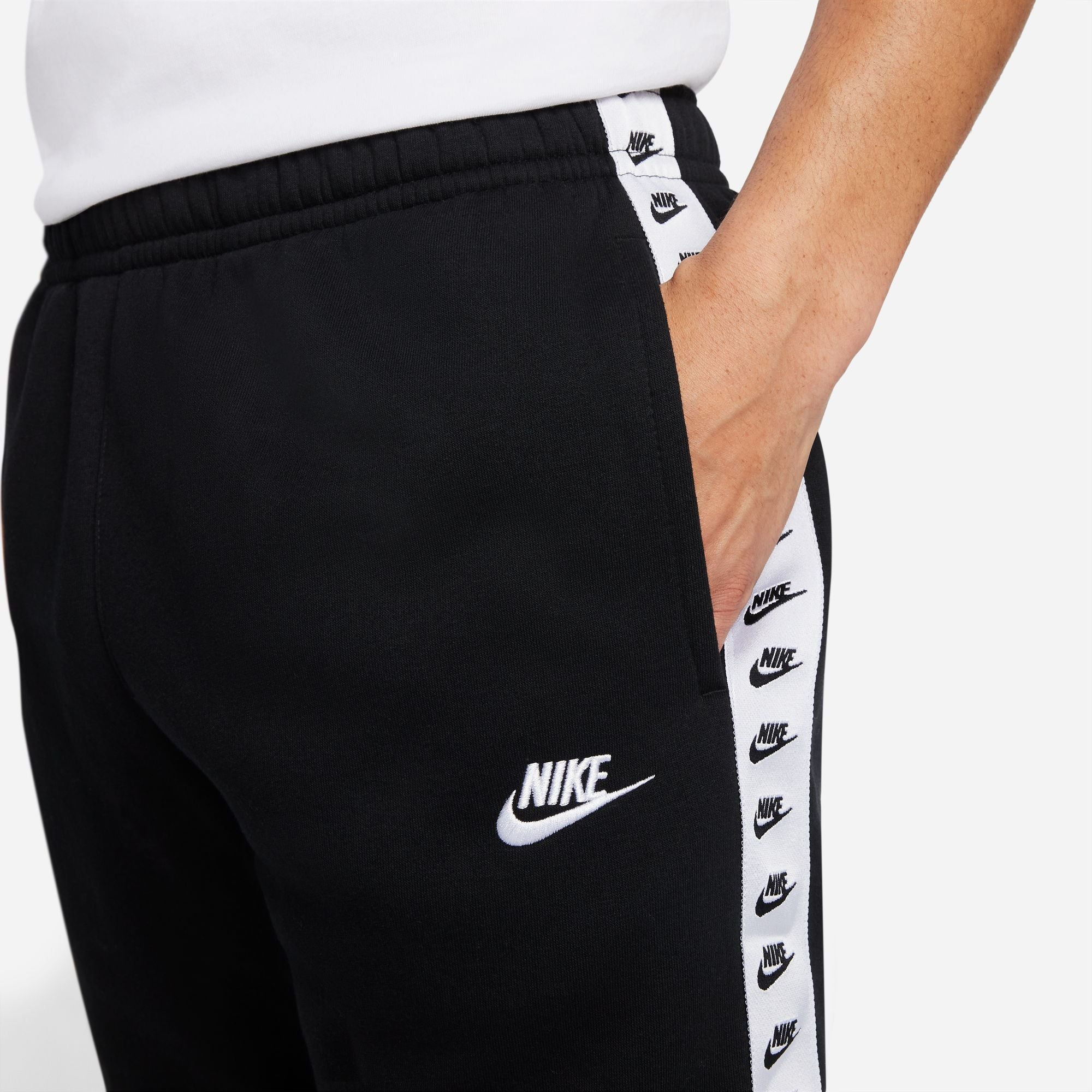 Chándal Nike Sportswear Essential - Negro/Blanco