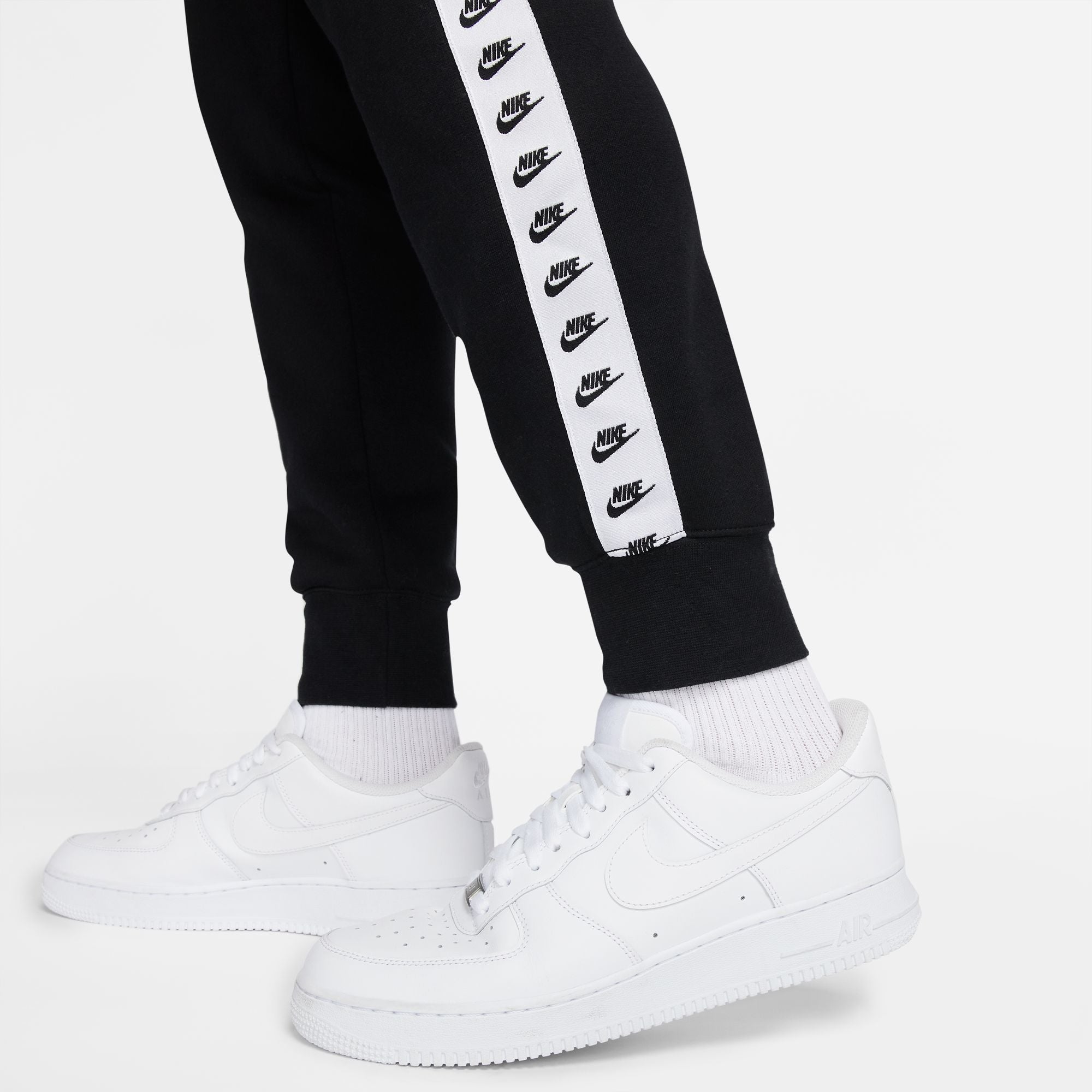 Chándal Nike Sportswear Essential - Negro/Blanco