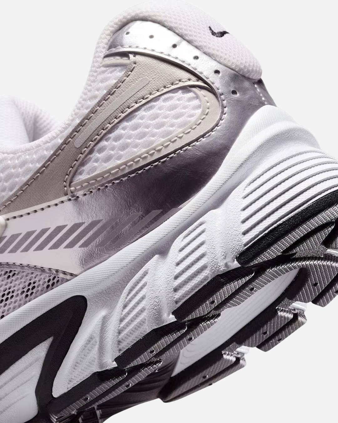 Nike V5 RNR Shoes - Grey