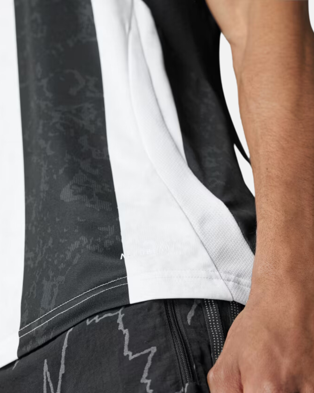 Camiseta Juventus Primera 2024/2025 - Negro/Blanco