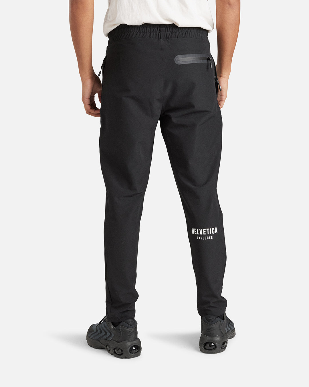 Helvetica Steed Jogginghose – Schwarz