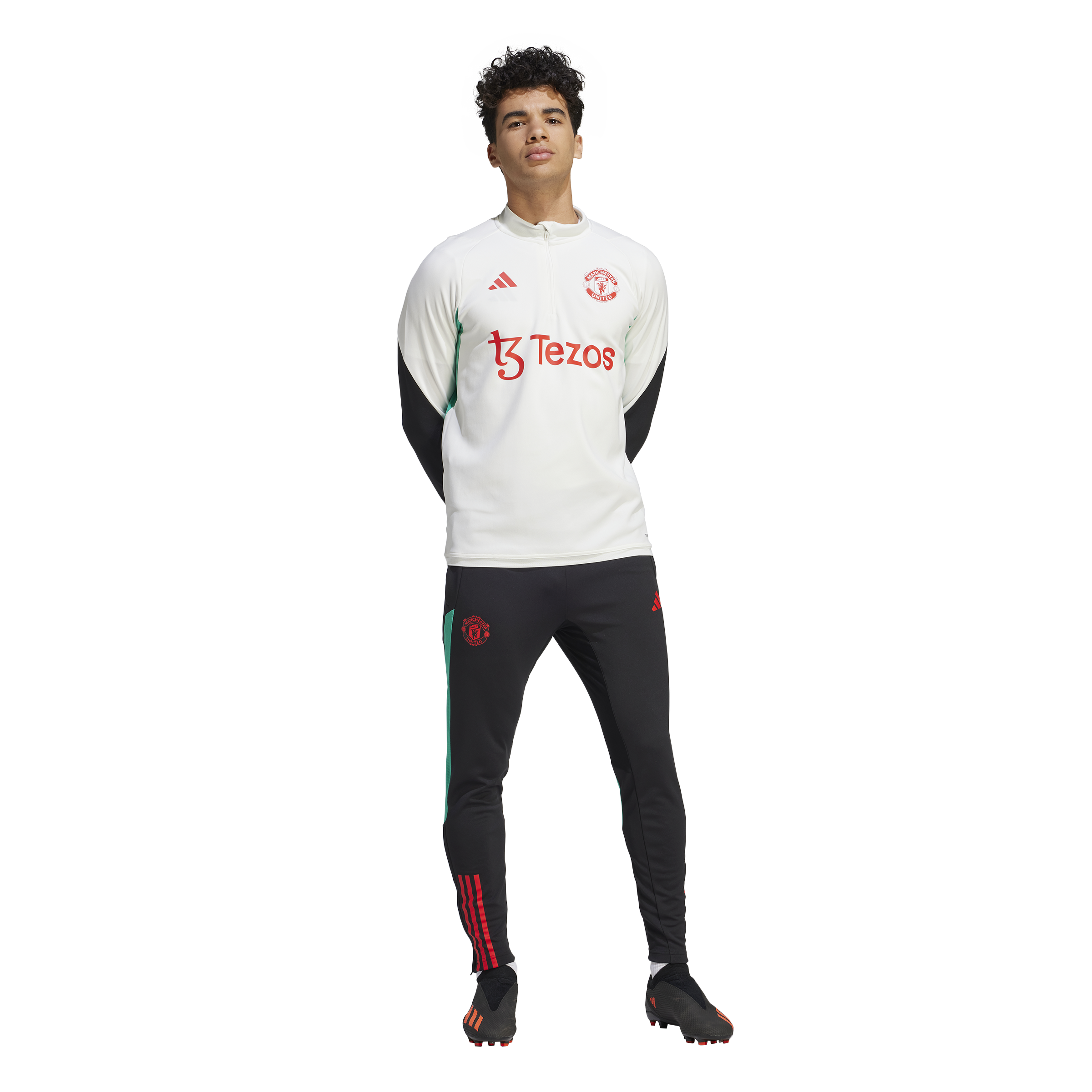 Man united new tracksuit hotsell