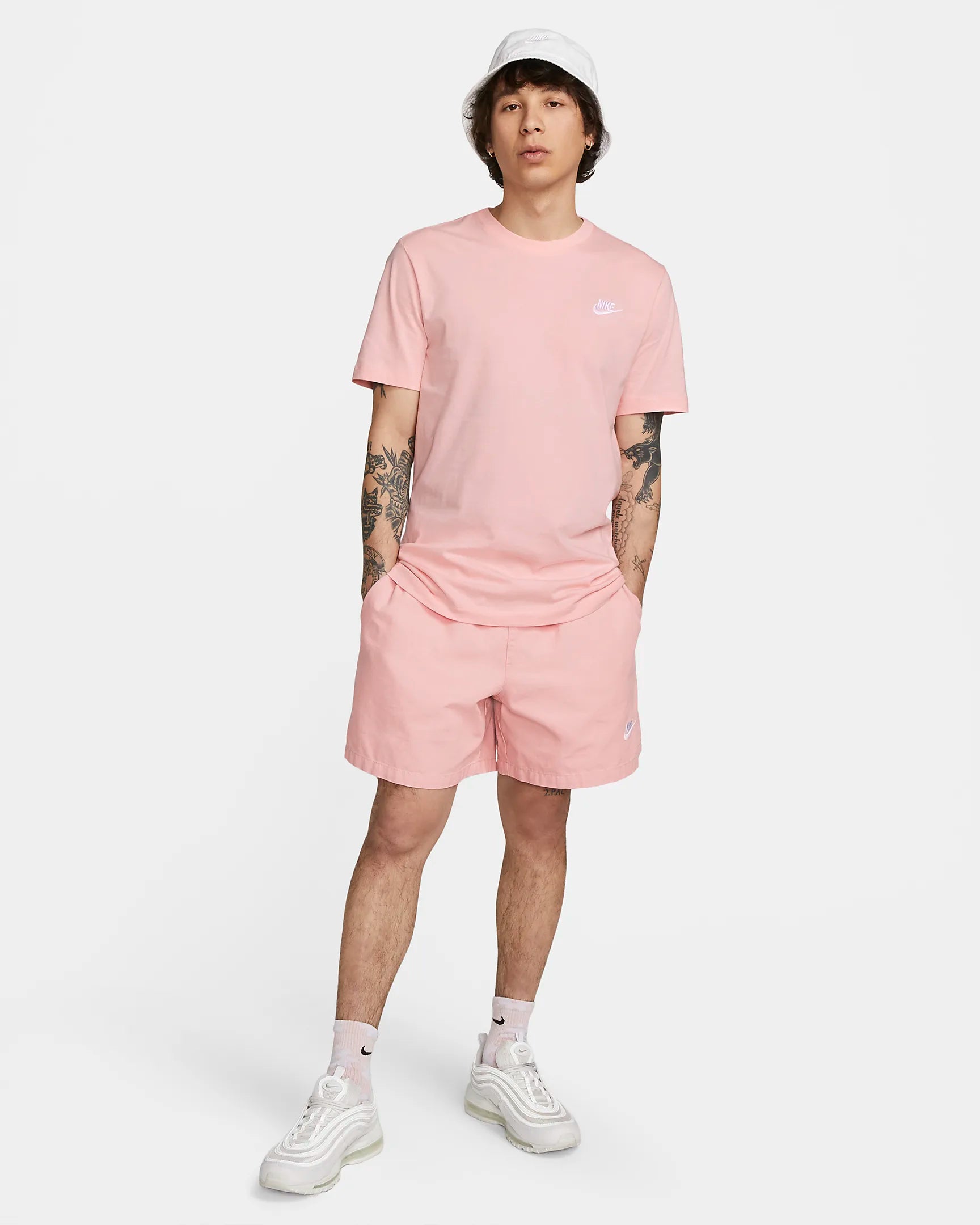 Camiseta Nike Sportswear Club - Rosa