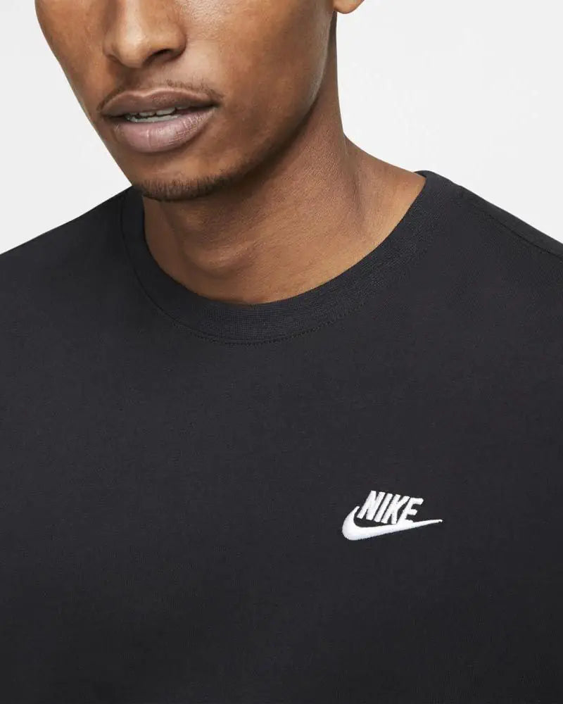 Camiseta Nike Sportswear - Negra