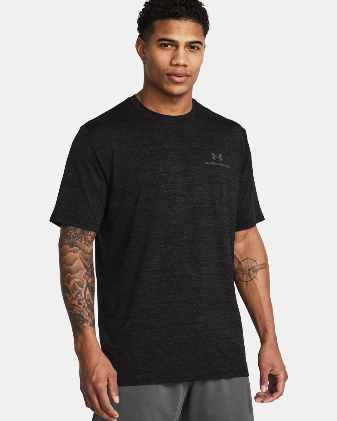 Camiseta under armour negra outlet