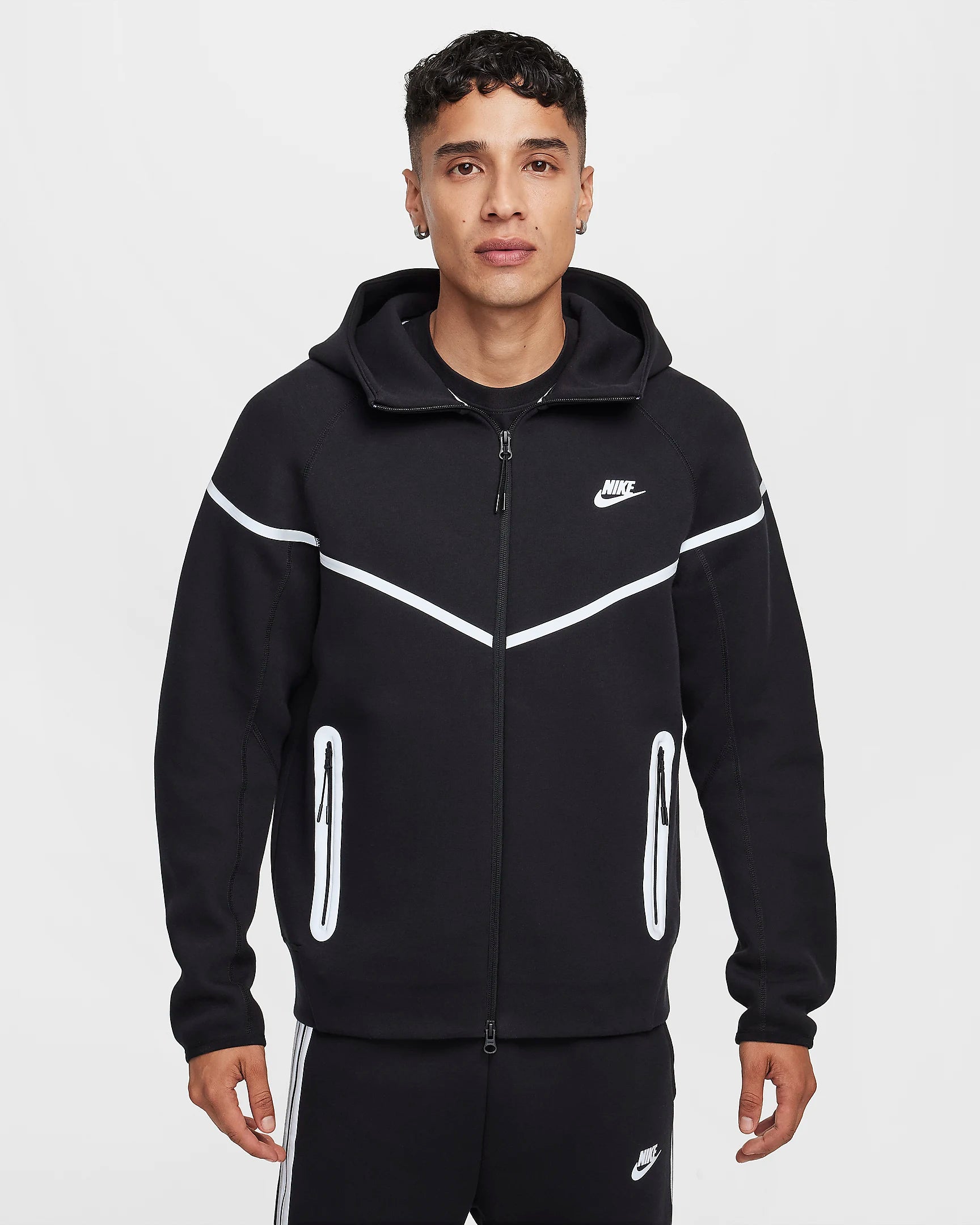Giacca Nike Tech Fleece Windrunner Nero Argento Footkorner