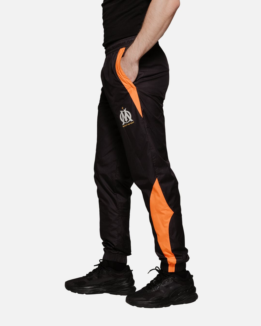OM 2023/2024 Trainingshose – Schwarz/Orange