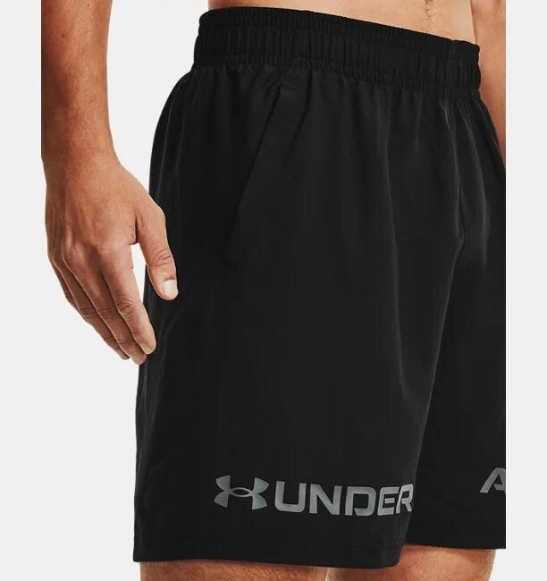 Pantaloncini con grafica in tessuto Under Armour - neri