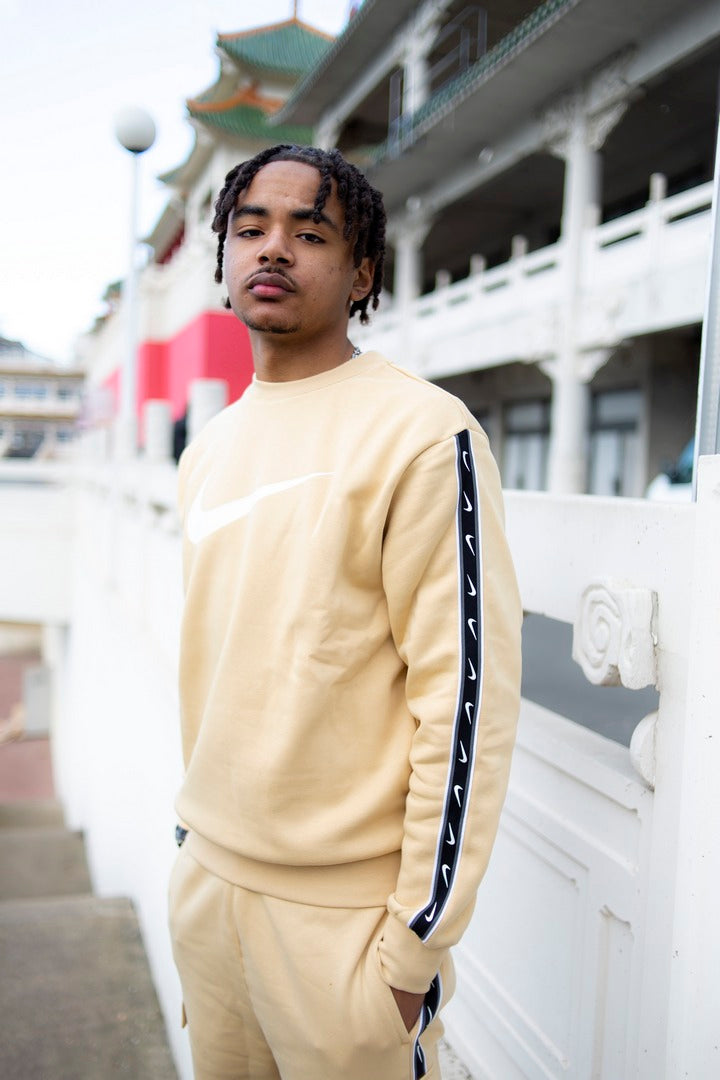 Sudadera Nike Sportswear Fleece - Beige/Blanco/Noir