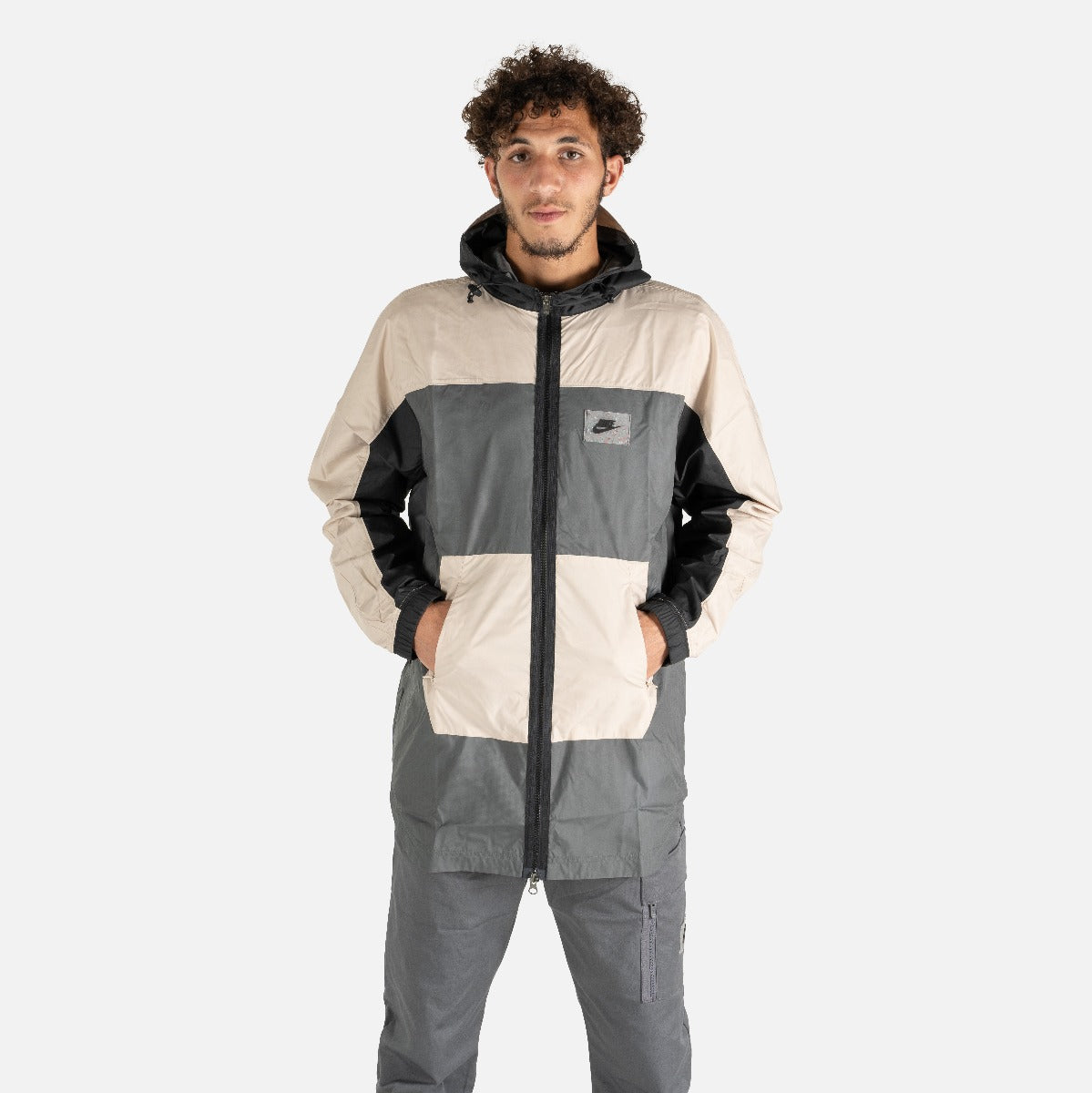 Nike Sportswear Tisée Jacke – Beige/Grau/Schwarz