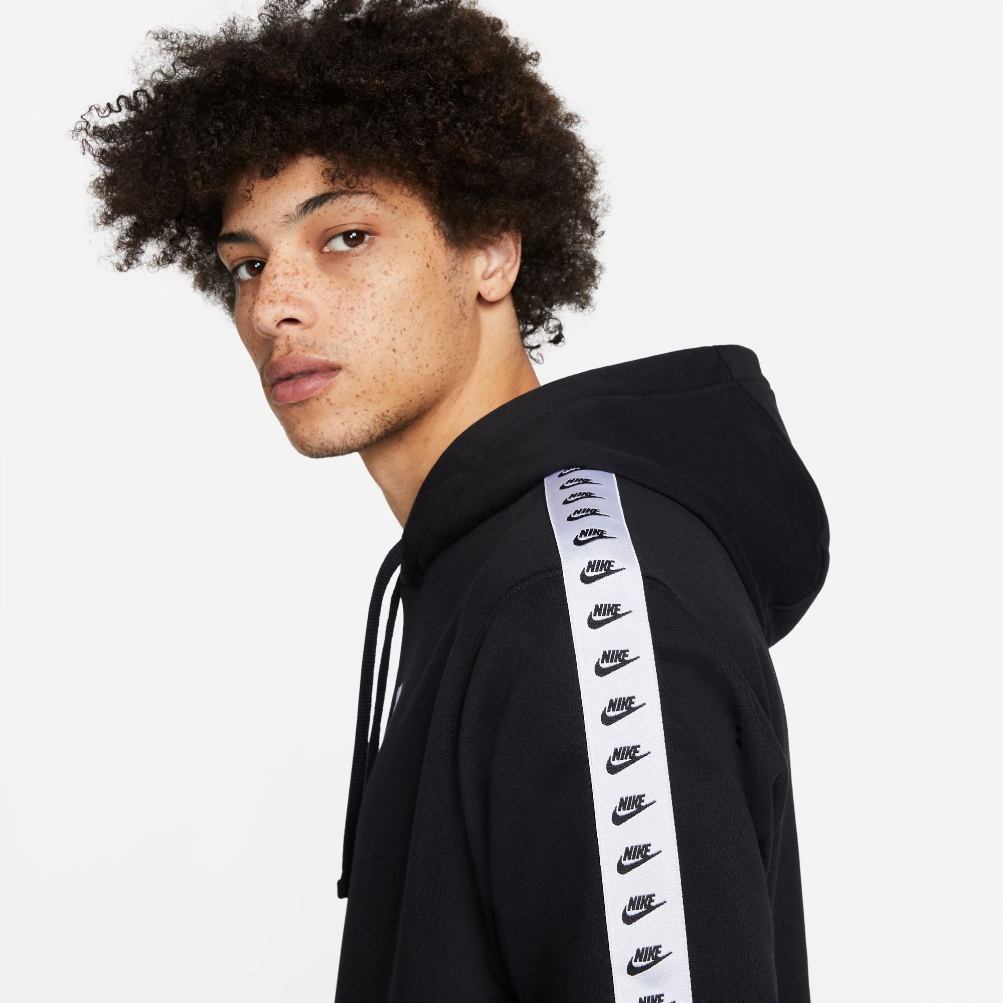 Nike Sportswear Essential Trainingsanzug – Schwarz/Weiß