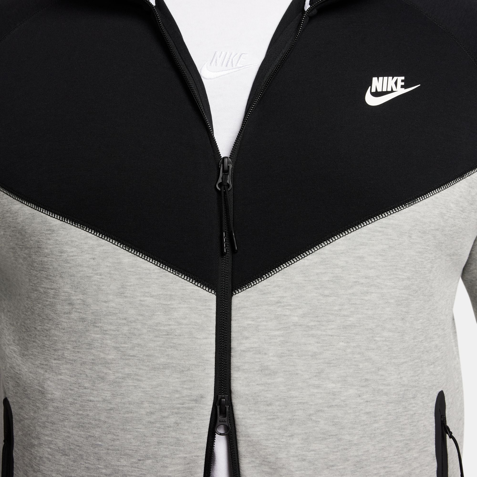 FootkornerGiacca Nike Tech Fleece Windrunner - Grigia/Nera