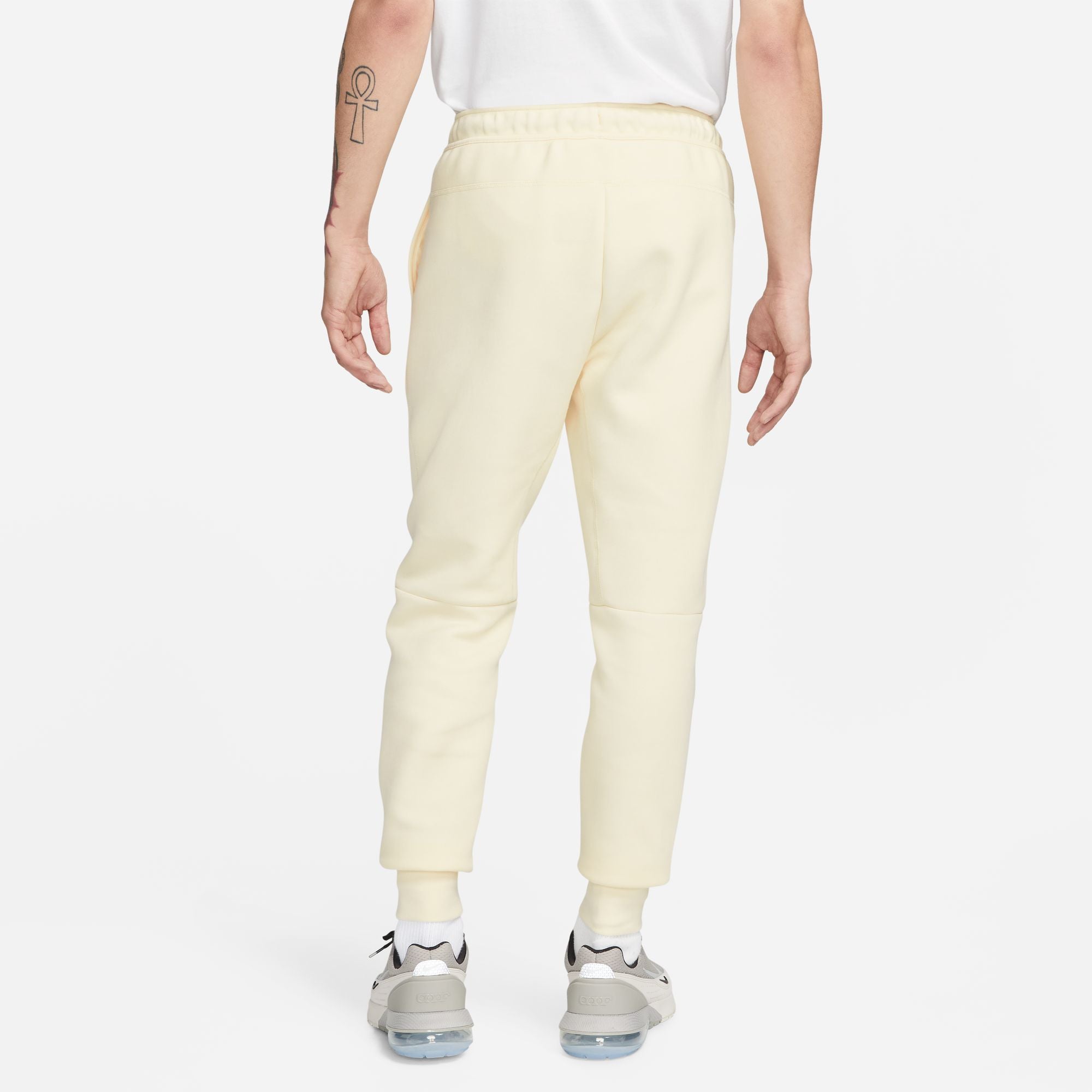 FootkornerNike Tech Fleece Pants - Beige