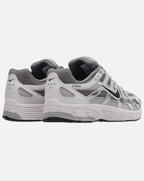 Nike P-6000 - Blanco/Gris - Footkorner