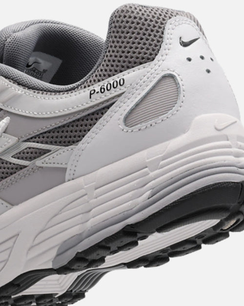 Nike P-6000 - Blanco/Gris - Footkorner