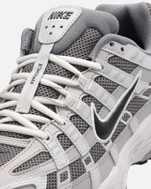 Nike P-6000 - Blanco/Gris - Footkorner