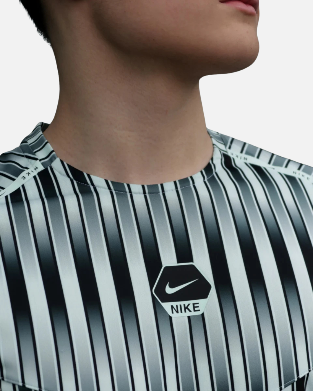 FootkornerT-shirt Nike Nsw Run - Vert/Noir