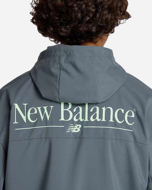 Chaqueta con capucha New Balance Reimagined Woven - Gris - Footkorner