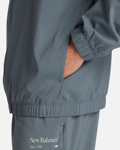 Chaqueta con capucha New Balance Reimagined Woven - Gris - Footkorner