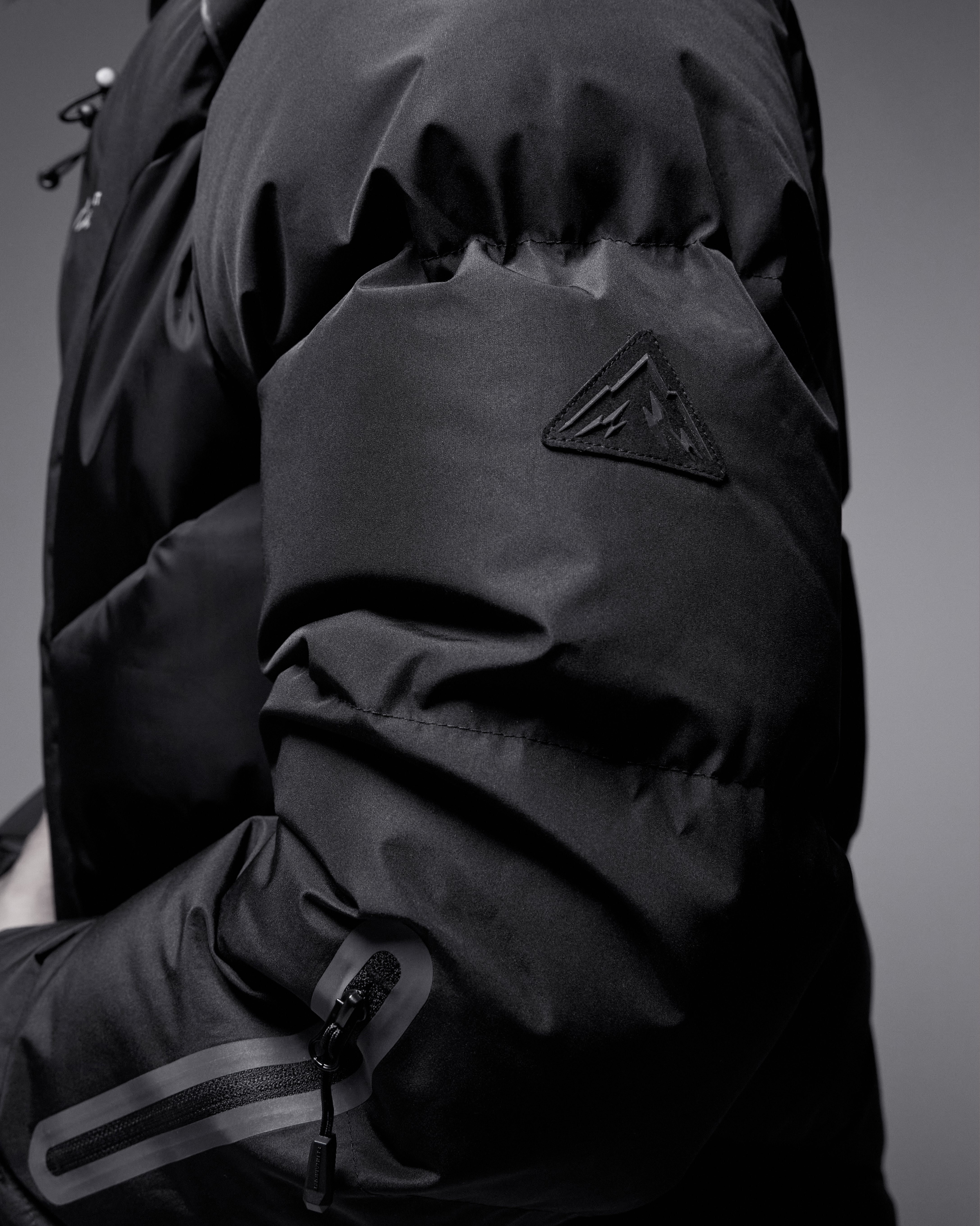 FootkornerSerramont Steppjacke Cross mit integrierter Kapuze - Schwarz