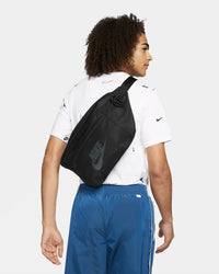 Nike Tech Riñonera - Negro