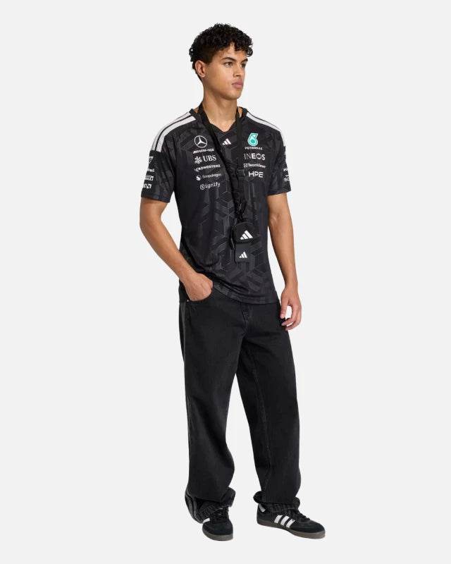 FootkornerMercedes AMG Petronas Formel-1-Team Fahrertrikot – Schwarz