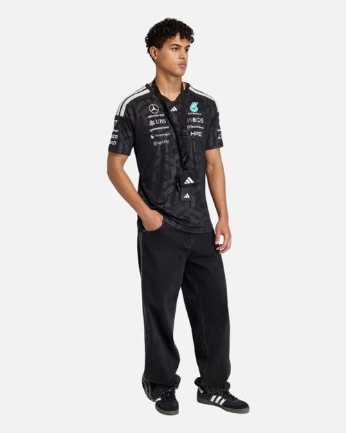 Mercedes AMG Petronas Formel-1-Team Fahrertrikot – Schwarz - Footkorner