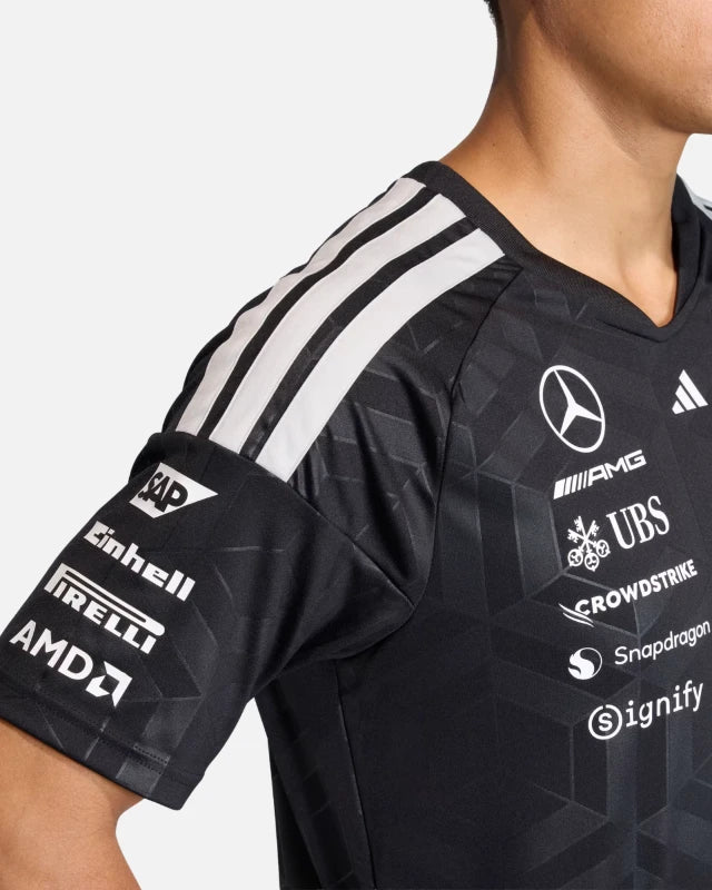 FootkornerMercedes AMG Petronas Formel-1-Team Fahrertrikot – Schwarz
