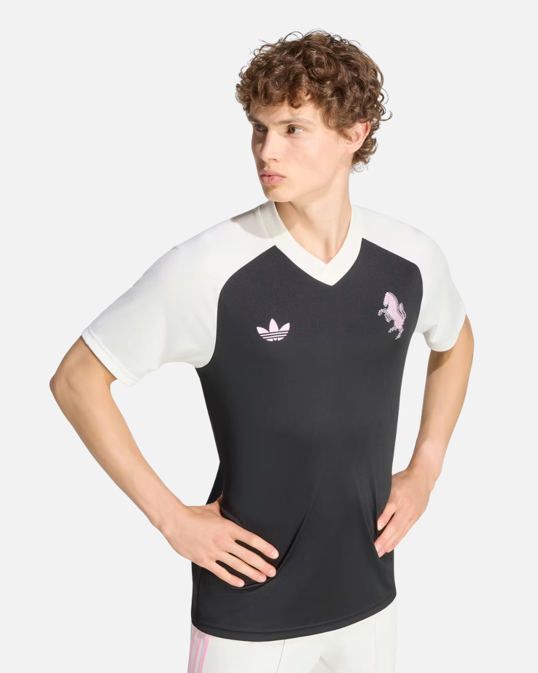 FootkornerMaillot Pré-Match Extérieur Juventus 2026/2027 - Noir/Blanc