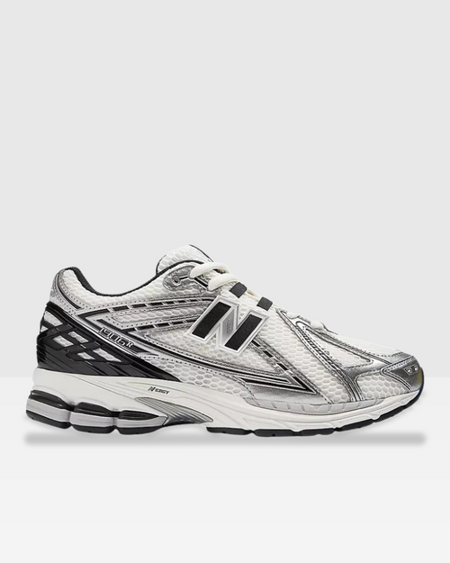 New Balance 1906R - Blanco/Plata/Negro - Footkorner
