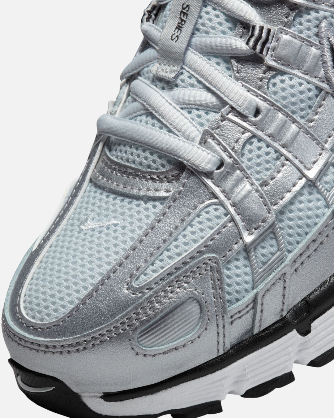 FootkornerNike P-6000 Mujeres - Gris/Blanco/Negro