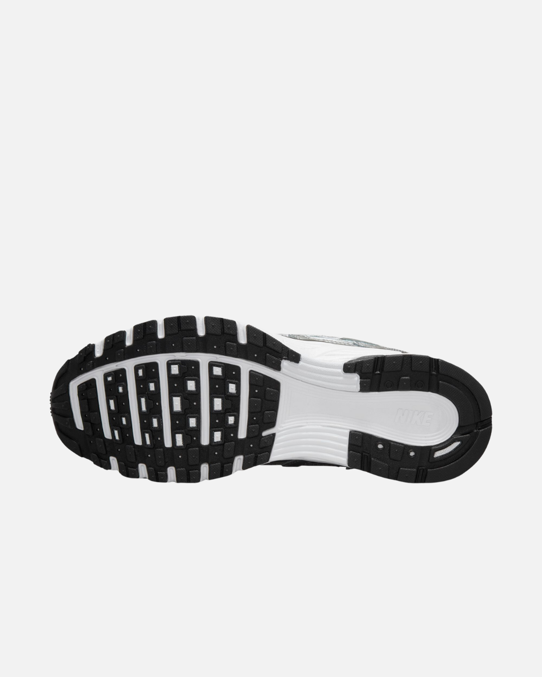 FootkornerNike P-6000 Mujeres - Gris/Blanco/Negro