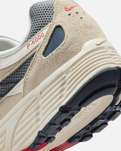 Nike P-6000 - Gris/Blanc/Rouge - Footkorner