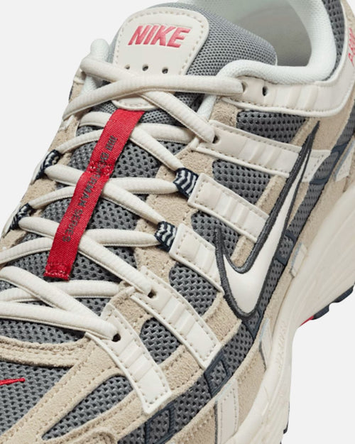 Nike P-6000 - Gris/Blanc/Rouge - Footkorner