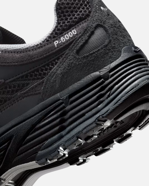 Nike P-6000 SE - Negro/Gris - Footkorner