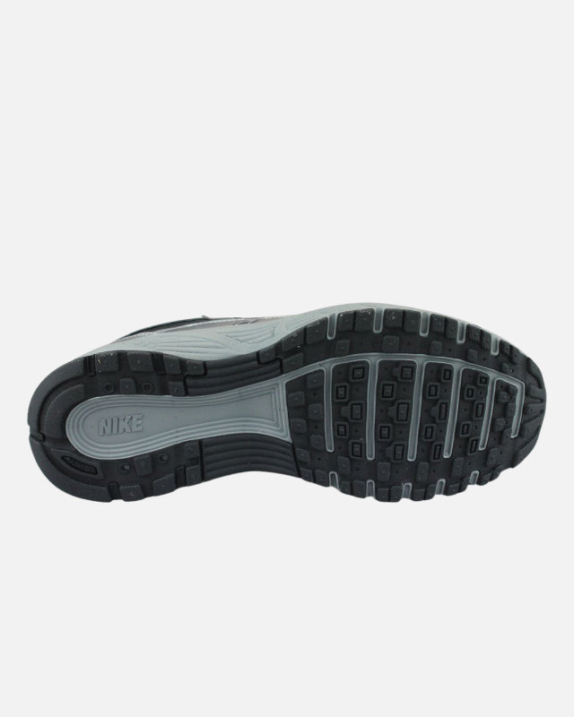 FootkornerNike P-6000 UT - Gris
