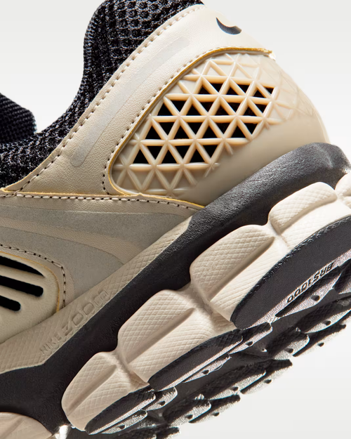 Nike Zoom Vomero 5 - Beige/Noir - Footkorner