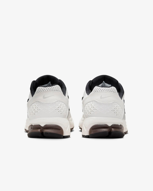 Nike Zoom Vomero 5 - White/Brown - Footkorner