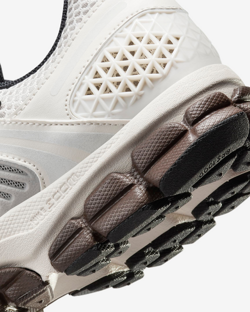Nike Zoom Vomero 5 - White/Brown - Footkorner