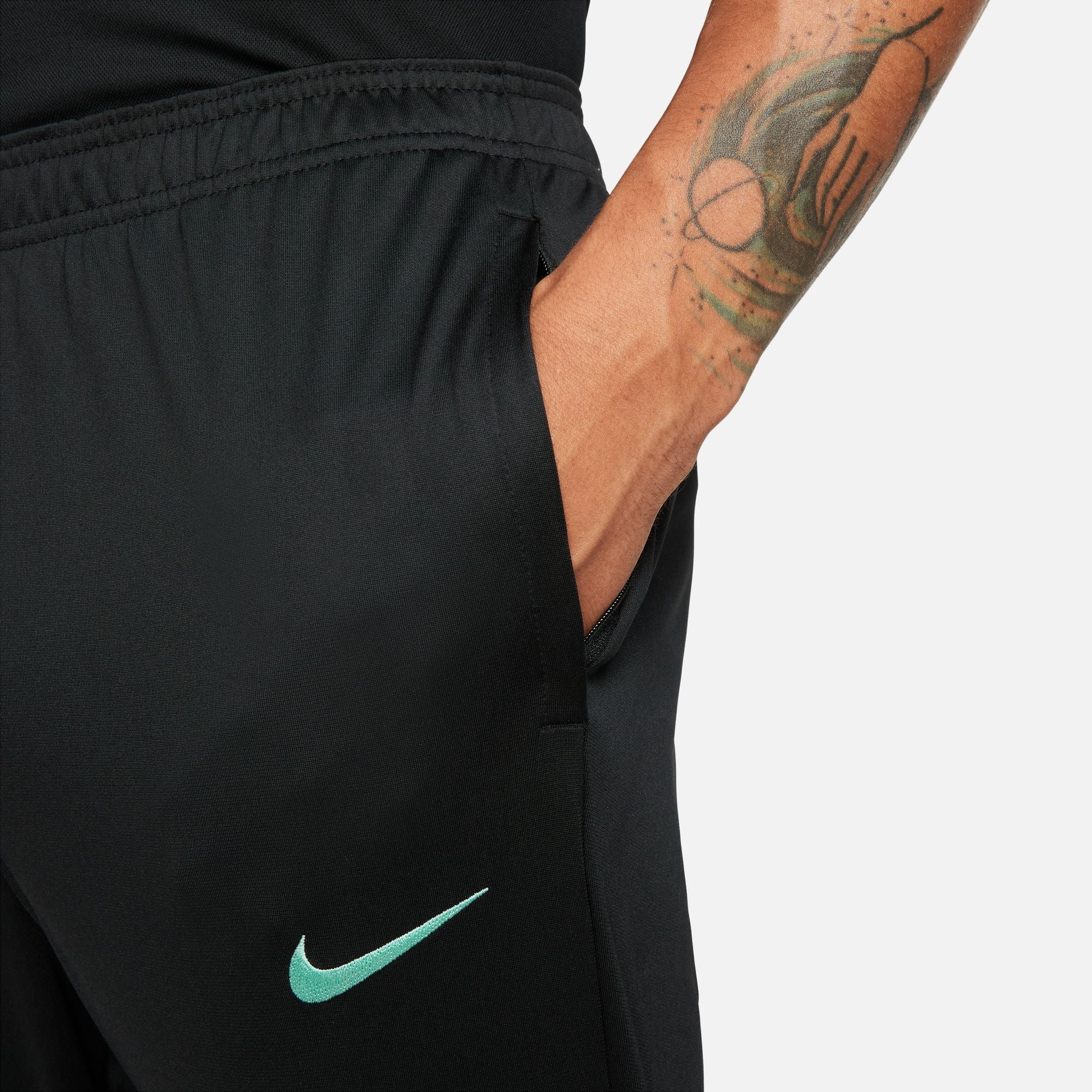 FootkornerChelsea training pants 2023/2024 - Black/green