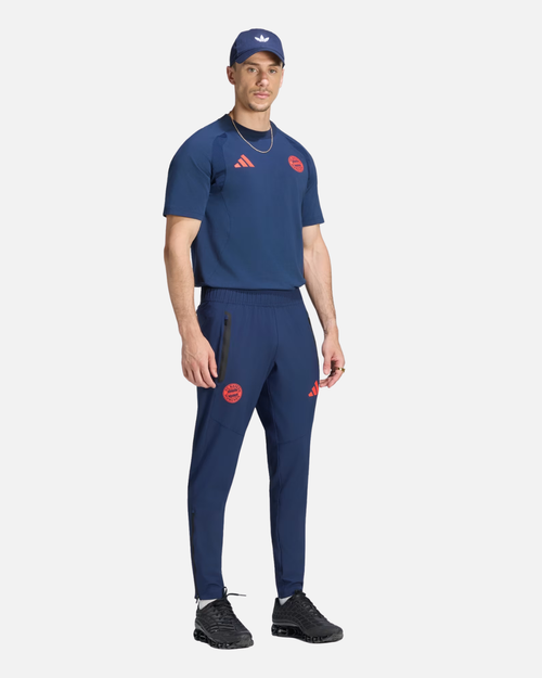 Pantalon de survêtement FC Bayern Munich 2026/2027 - Bleu/Rouge - Footkorner