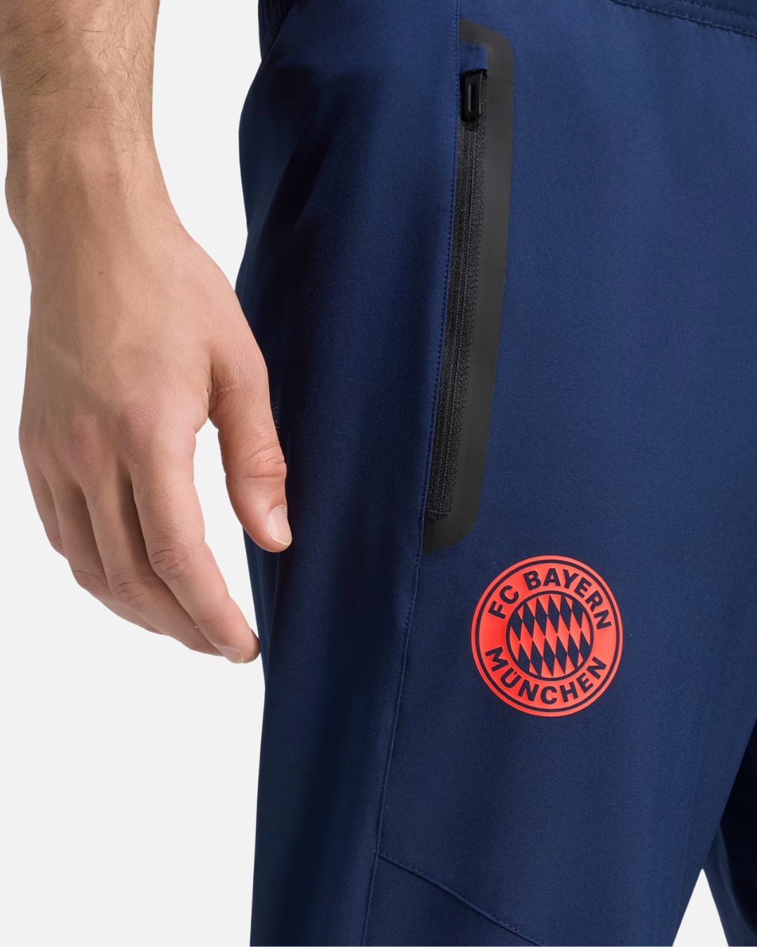 FootkornerPantalon de survêtement FC Bayern Munich 2026/2027 - Bleu/Rouge