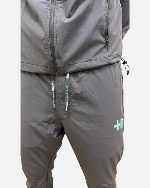 Pantalon Helvetica Bolt Woven - Gris - Footkorner
