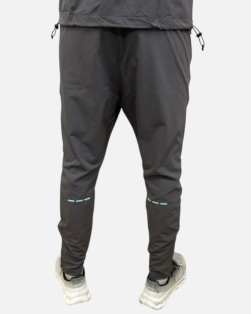 Pantalon Helvetica Bolt Woven - Gris - Footkorner