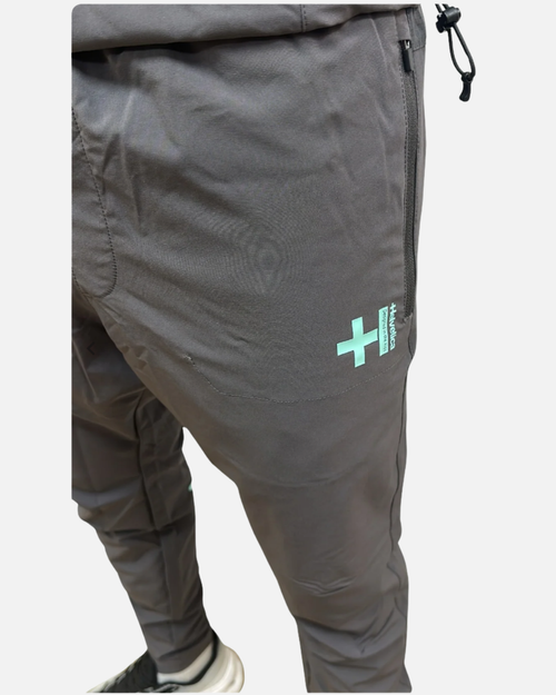 Pantalon Helvetica Bolt Woven - Gris - Footkorner