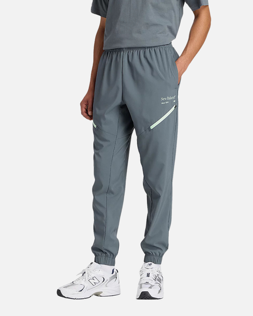 Pantalón New Balance Reimaginado Tejido - GRIS - Footkorner