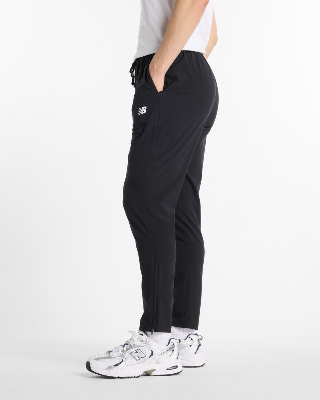 FootkornerPantalon New Balance Sport Woven - Noir