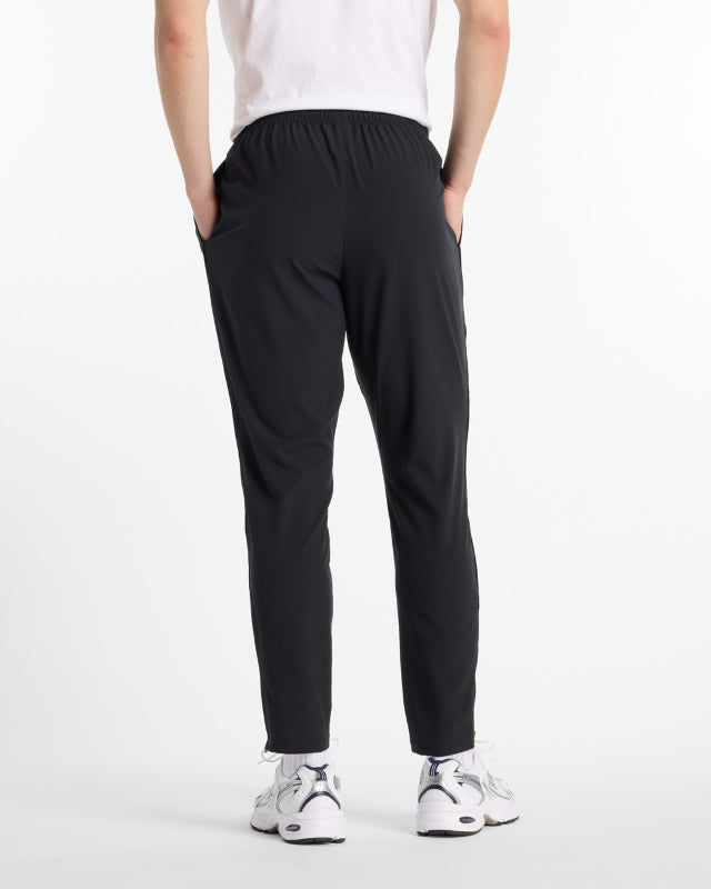 FootkornerPantalon New Balance Sport Woven - Noir
