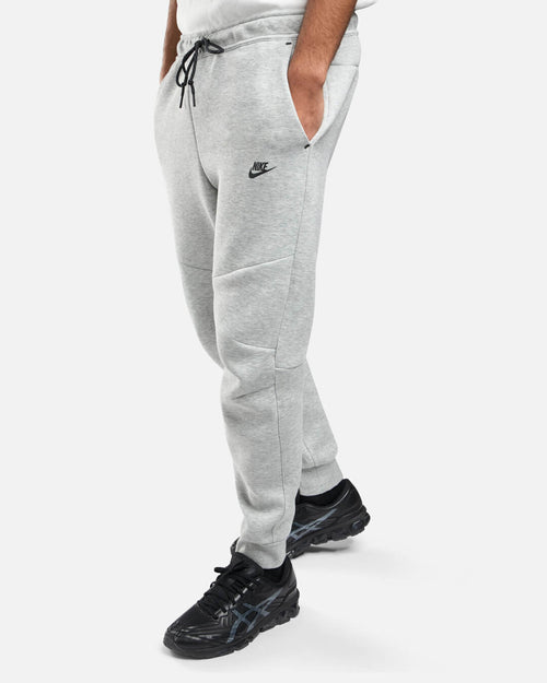 Pantalón Nike Tech Fleece - Gris/Negro - Footkorner