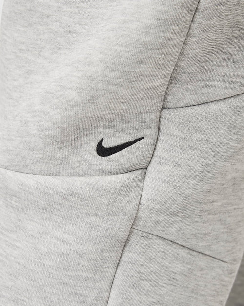 Pantalón Nike Tech Fleece - Gris/Negro - Footkorner